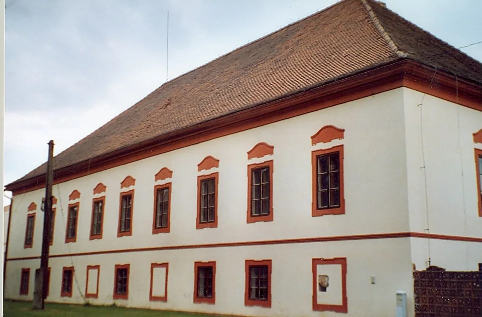 Lenešice Castle