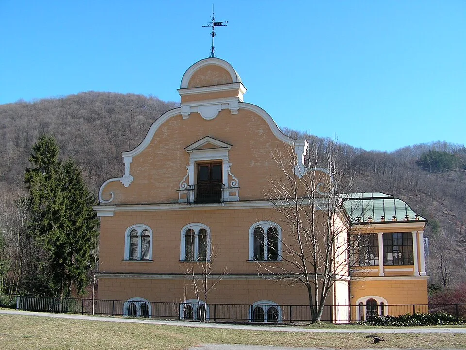 Tihániovský kaštel