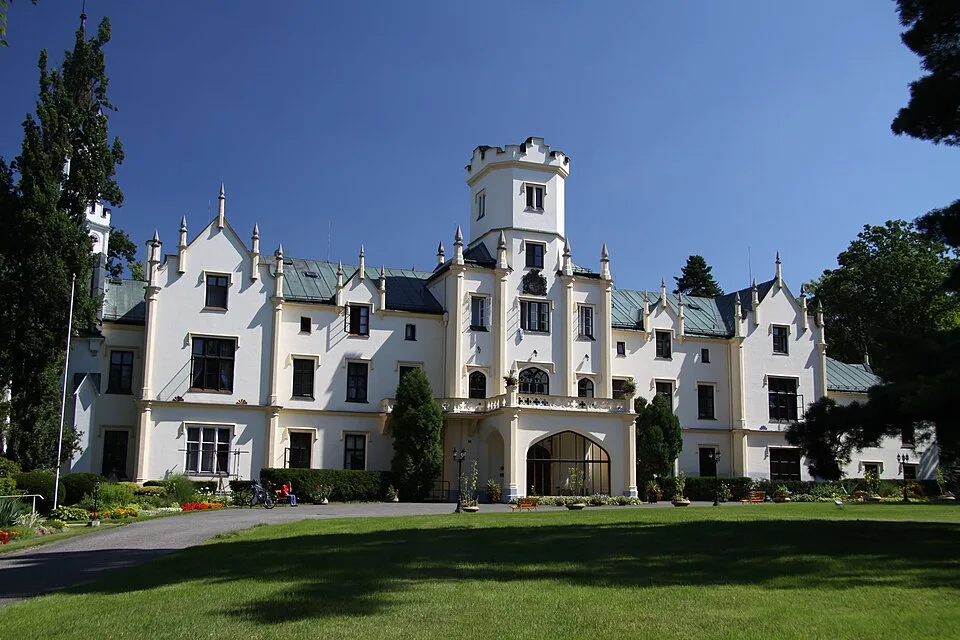 Vráž Castle