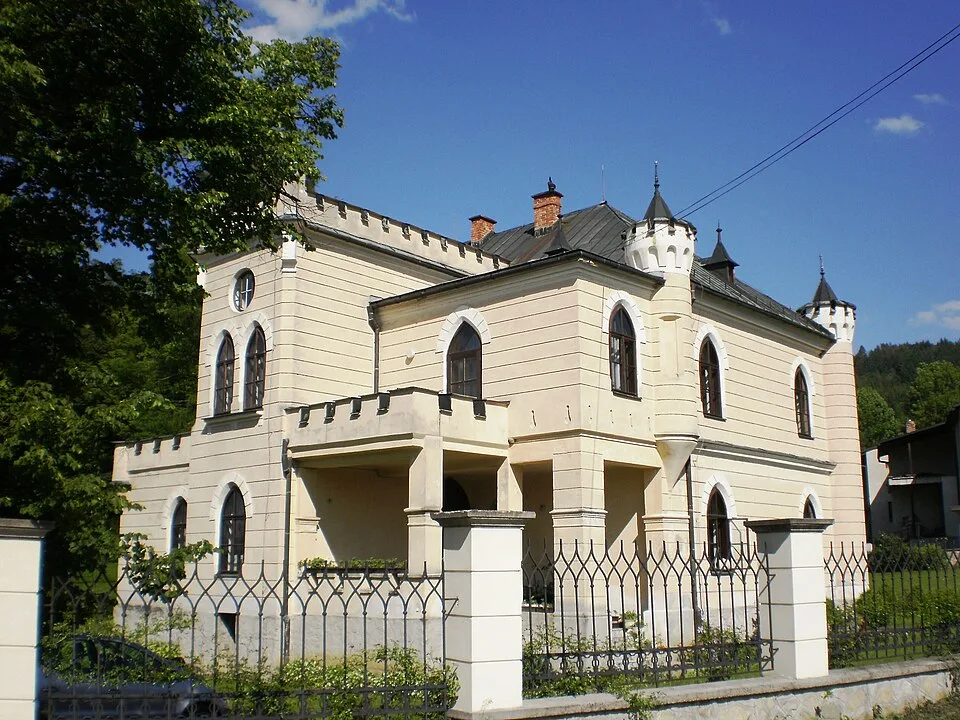 Kaštieľ a park, kaštieľ