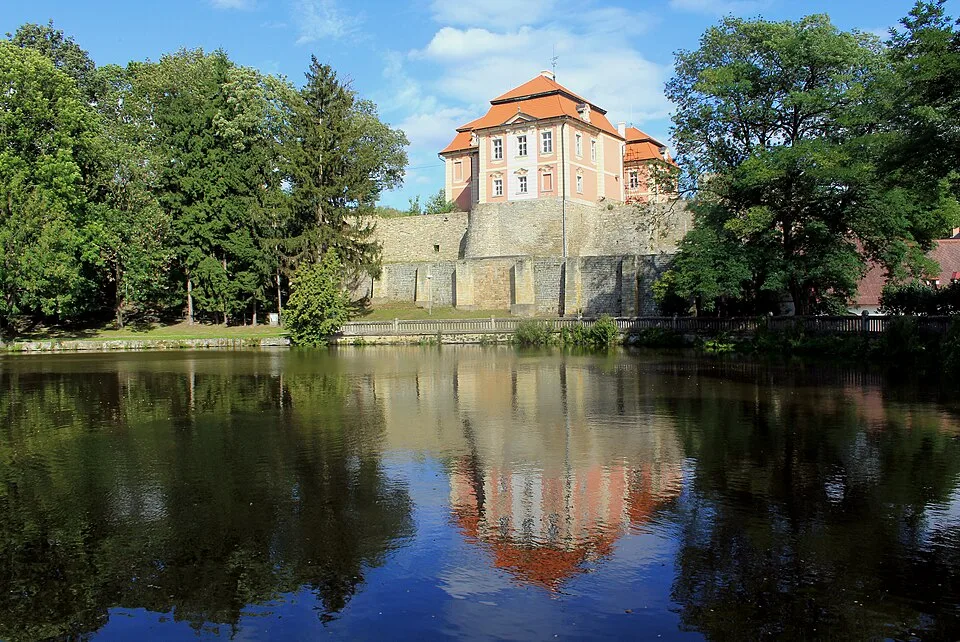 Chvalkovice Castle