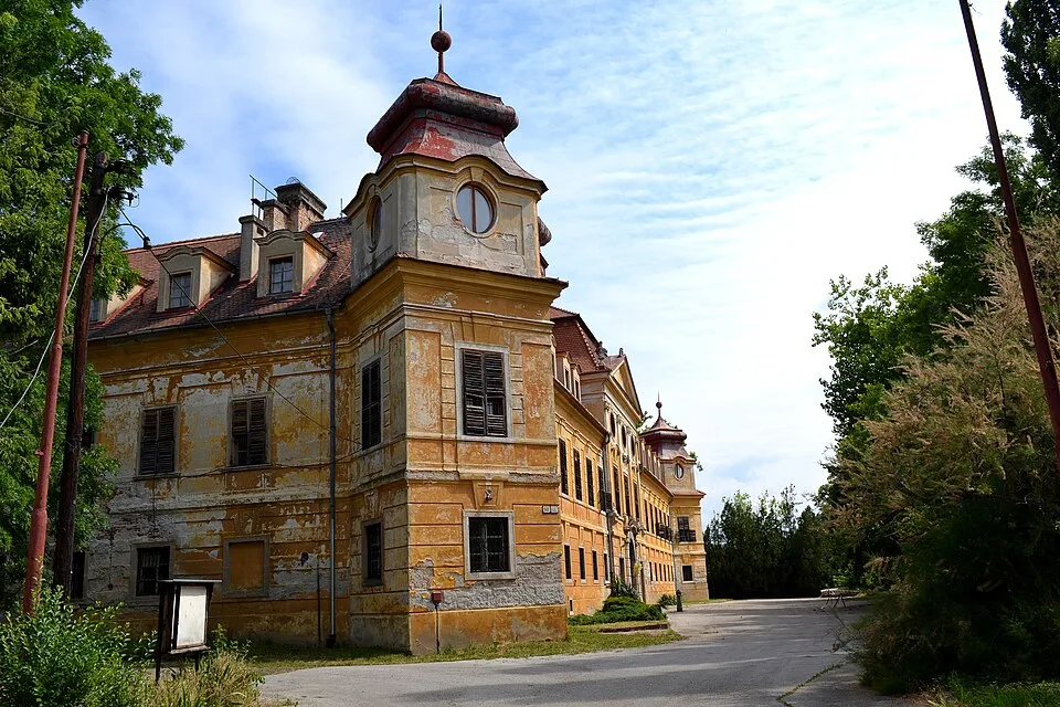 Kaštieľ Imricha Csákyho a park, kaštieľ