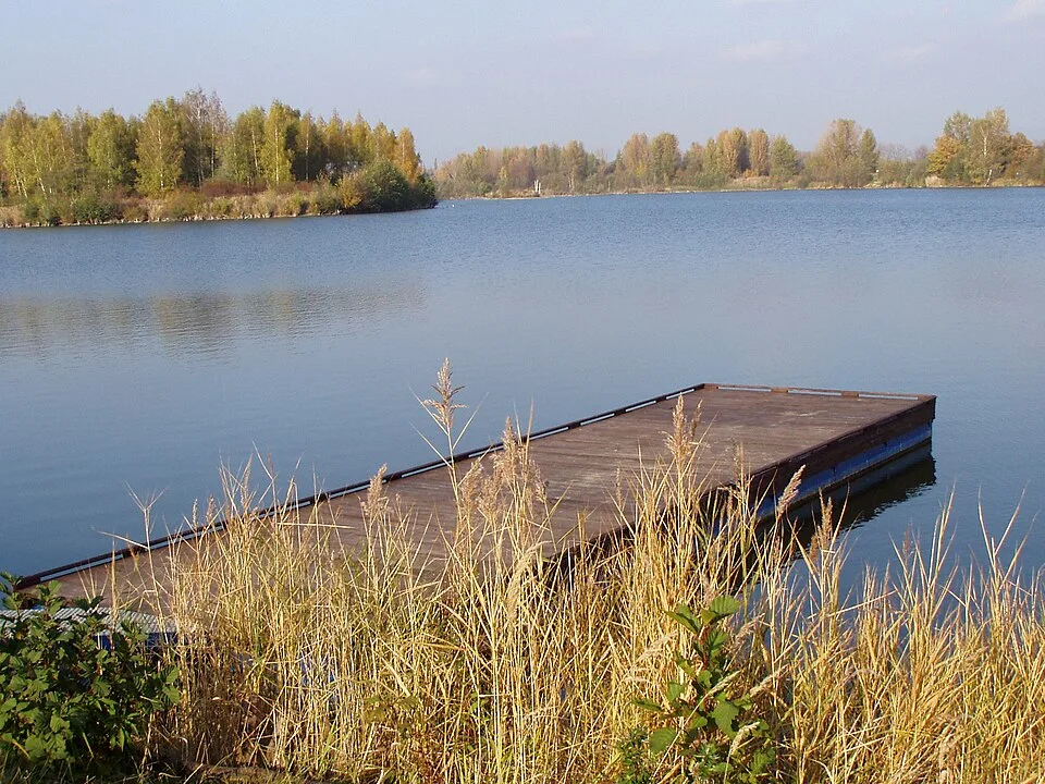 Chomoutovské jezero