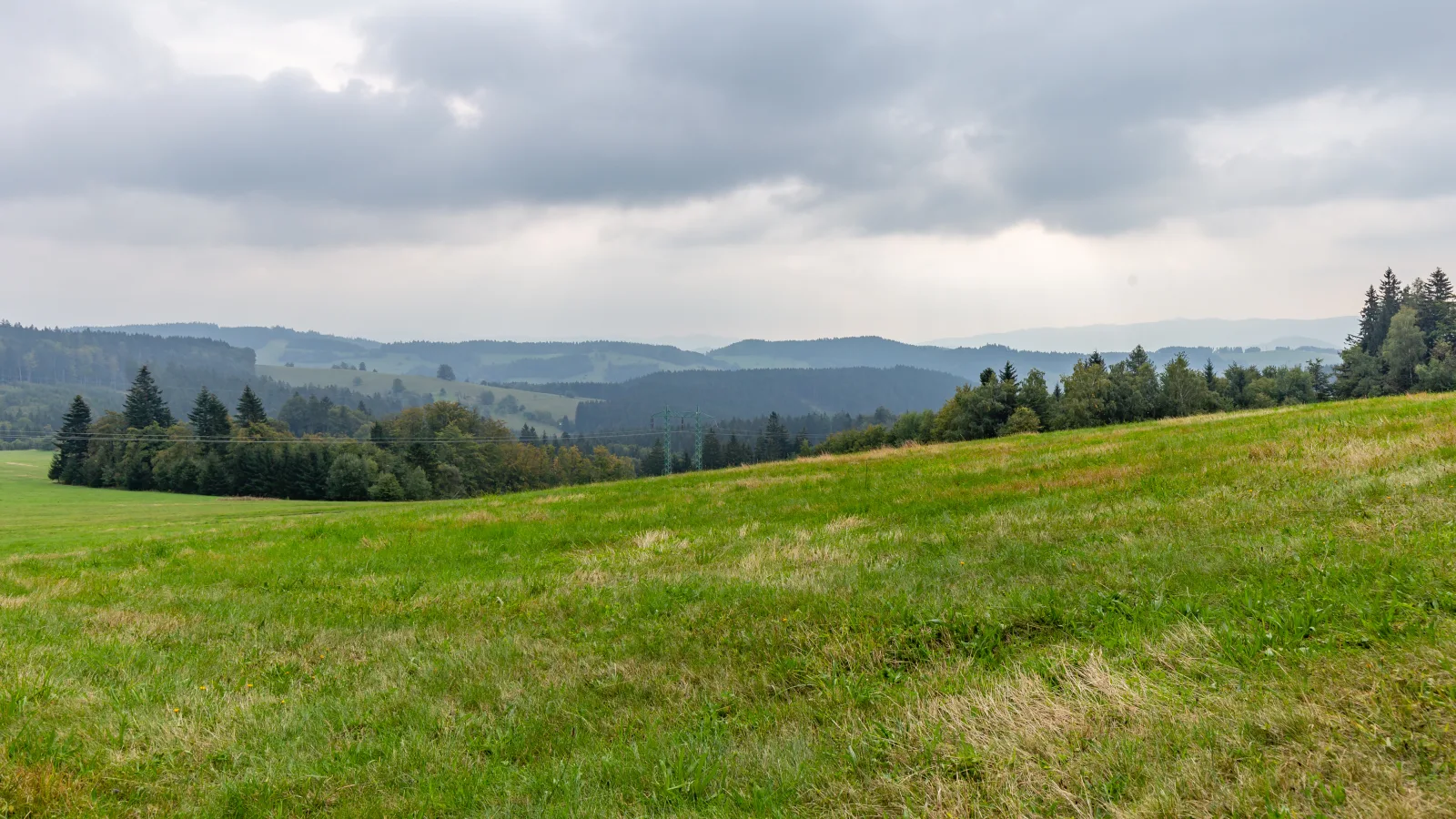 Javorníky: Veľký Javorník, rozhľadne a lyžovanie na slovensko-českom pomedzí