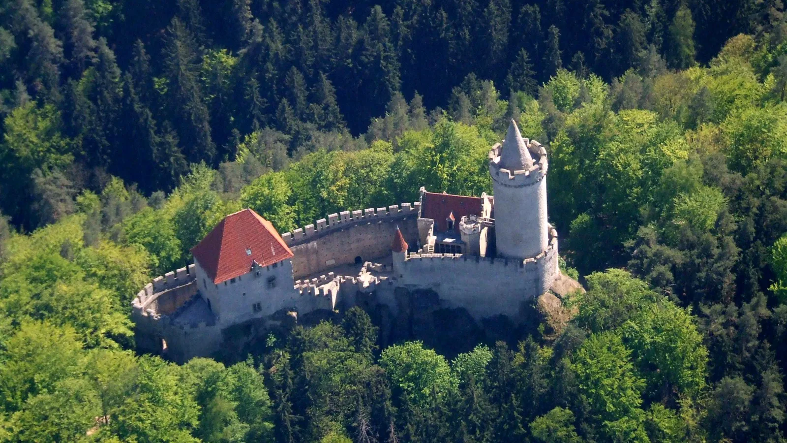 Střední Čechy: hrad Křivoklát, romantický Kokořín a královské lesy