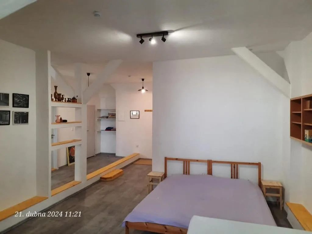 Skromný apartmán v centru Chebu — zdjęcie 6