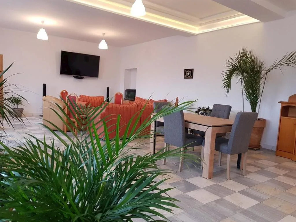 Noclehy na hranici — photo 3