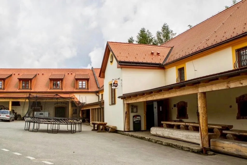 Hospodářský dvůr Bohuslavice s.r.o. — PENZIÓN u Bohuslavice