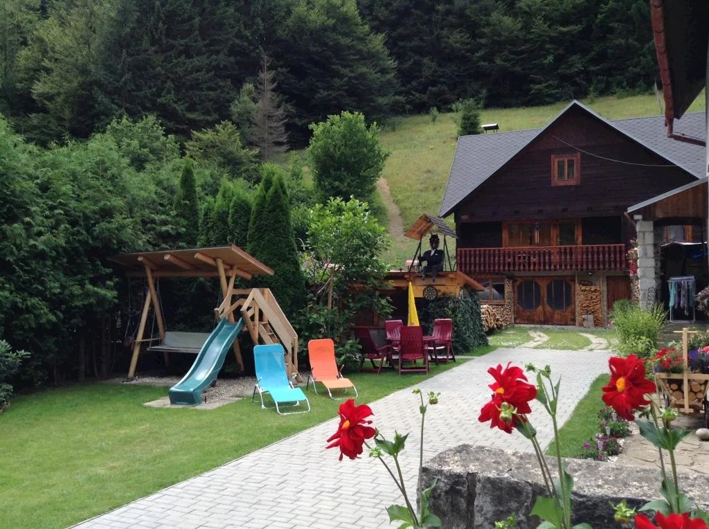 Ubytovanie „Vo dvore“ — DŘEVĚNICE v obci Lazy pod Makytou