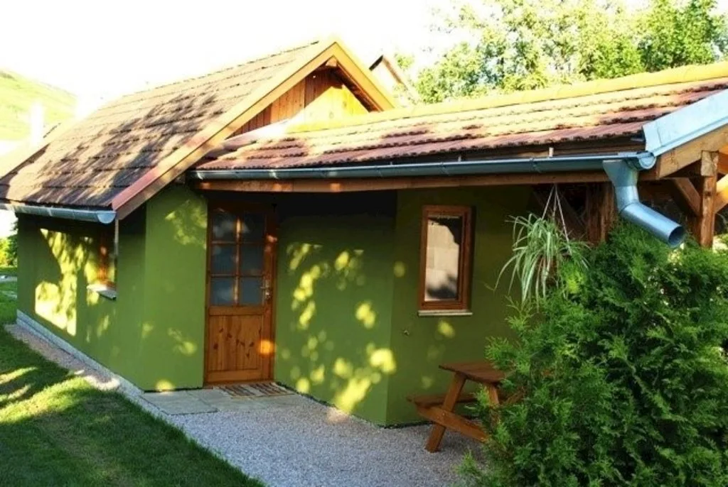 Zelená chalúpka a domček — CHALUPA у Hrabušice