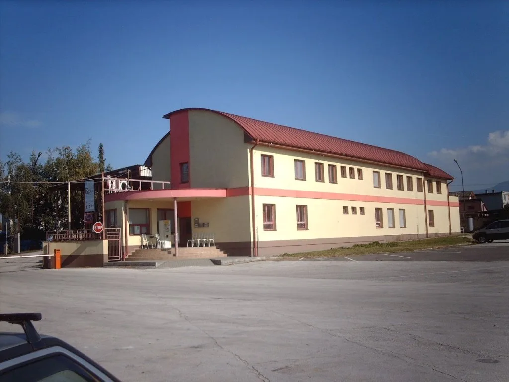 Ubytovňa BYDOS — CHATA u Nováky