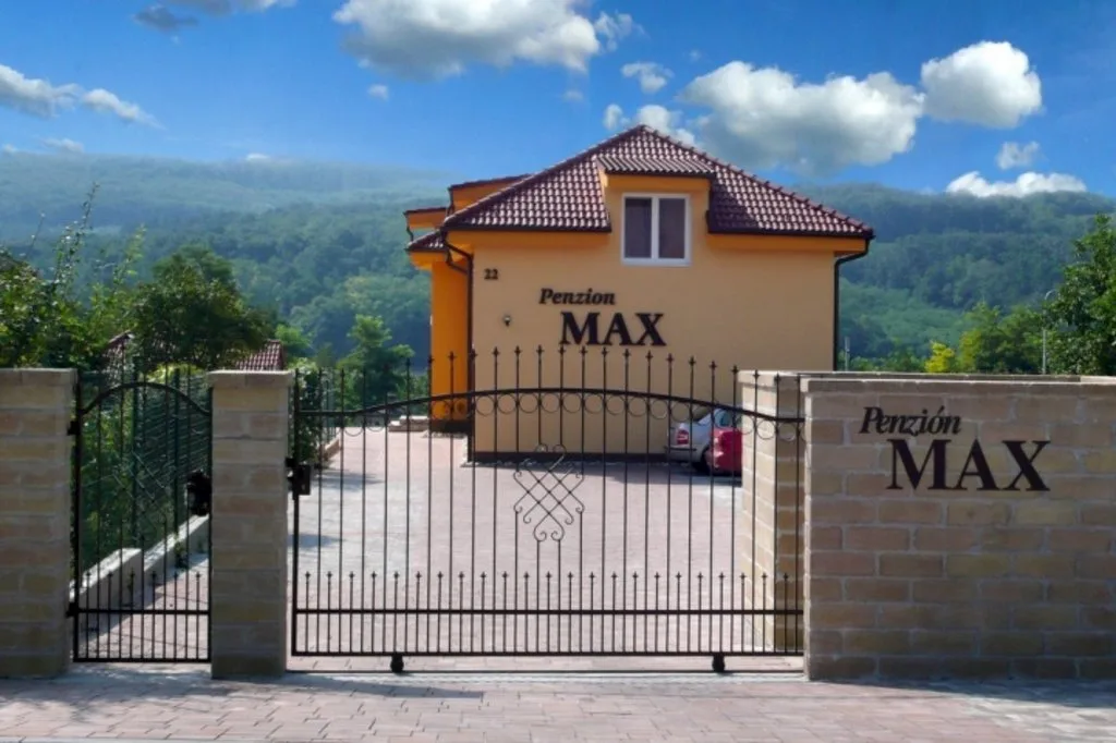 Penzión MAX — PENSJONAT w Podhájska