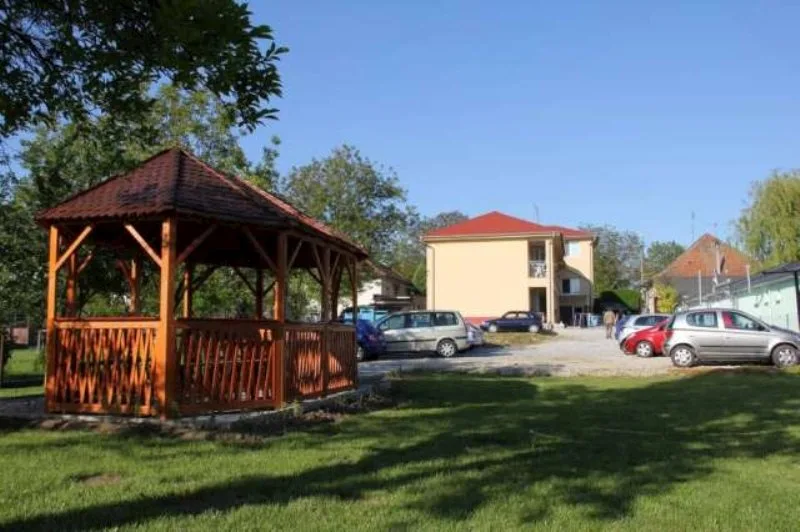 Apartmány Andrejka I — APARTMAN itt: Podhájska