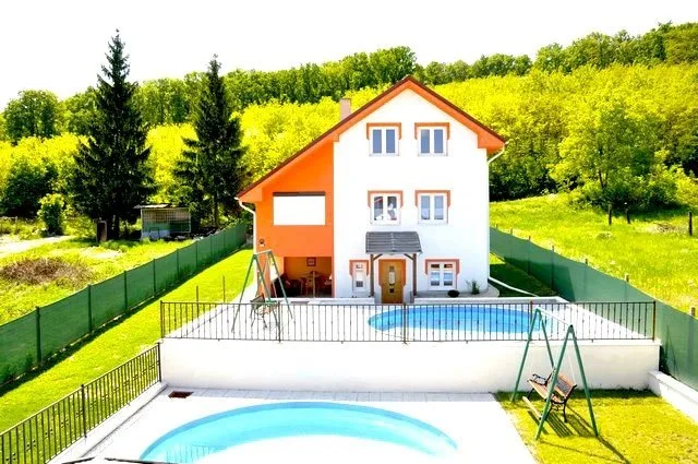Apartmánová chata Janka — CHALET in Podhájska
