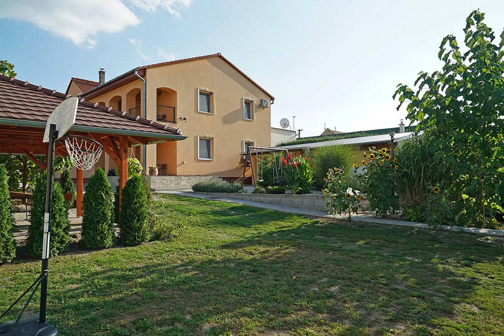 Apartmánový dom Paladin — APARTMENT in Štúrovo
