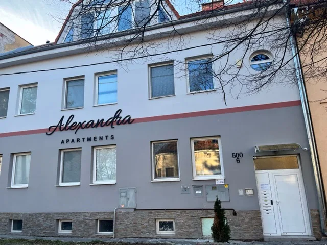 Alexandra Apartments — APARTAMENT w Štúrovo