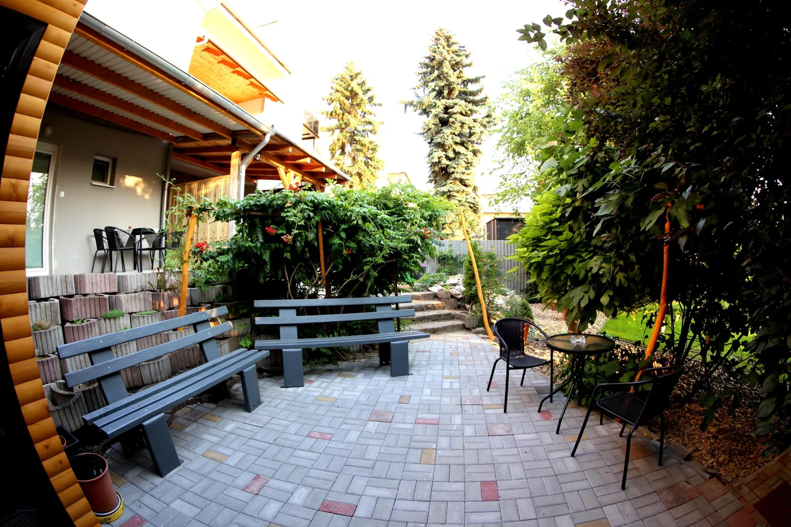 Alexandra Apartments — photo 2