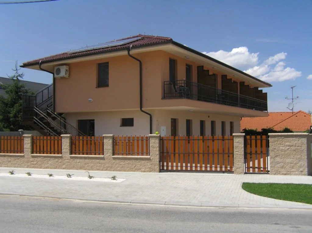Štúdiá a Apartmány Siesta — APARTAMENT w Štúrovo