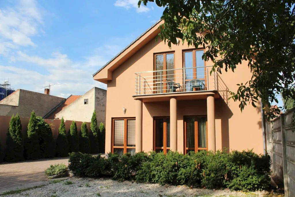 Apartmánový dom Rebeca — APARTAMENT w Štúrovo