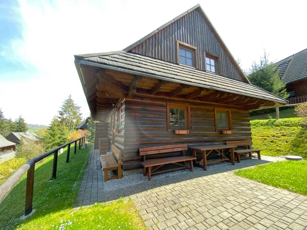Drevenica Vŕšky 31 — DOM Z BALI w Terchová
