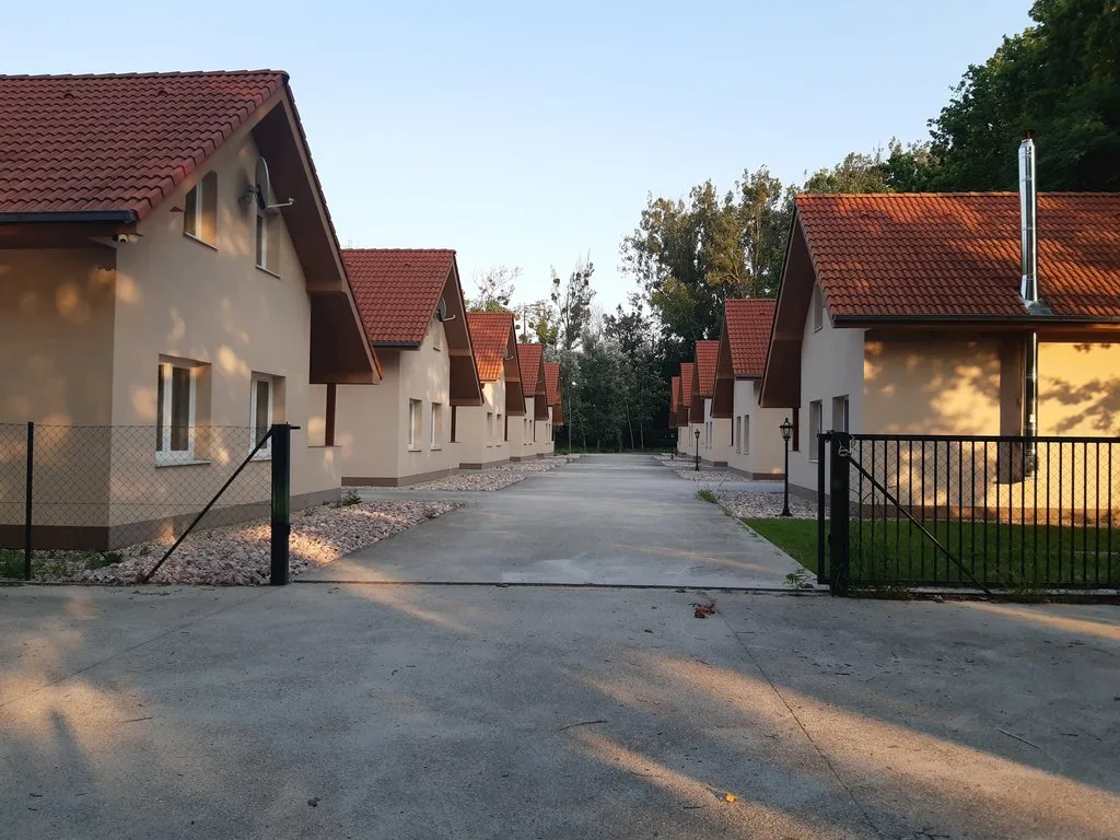 Chaty pri Tomášikovskom jazere — HÜTTE in Tomášikovo