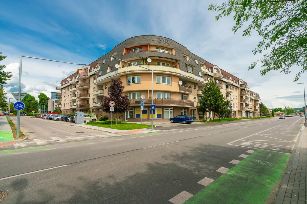 Apartmány Zlatovská — APARTAMENT w Trenčín