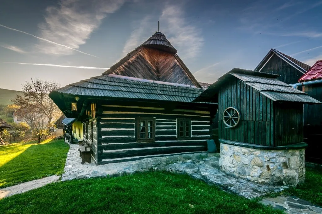 Ubytovanie u Havrana — DŘEVĚNICE v obci Turčianske Jaseno