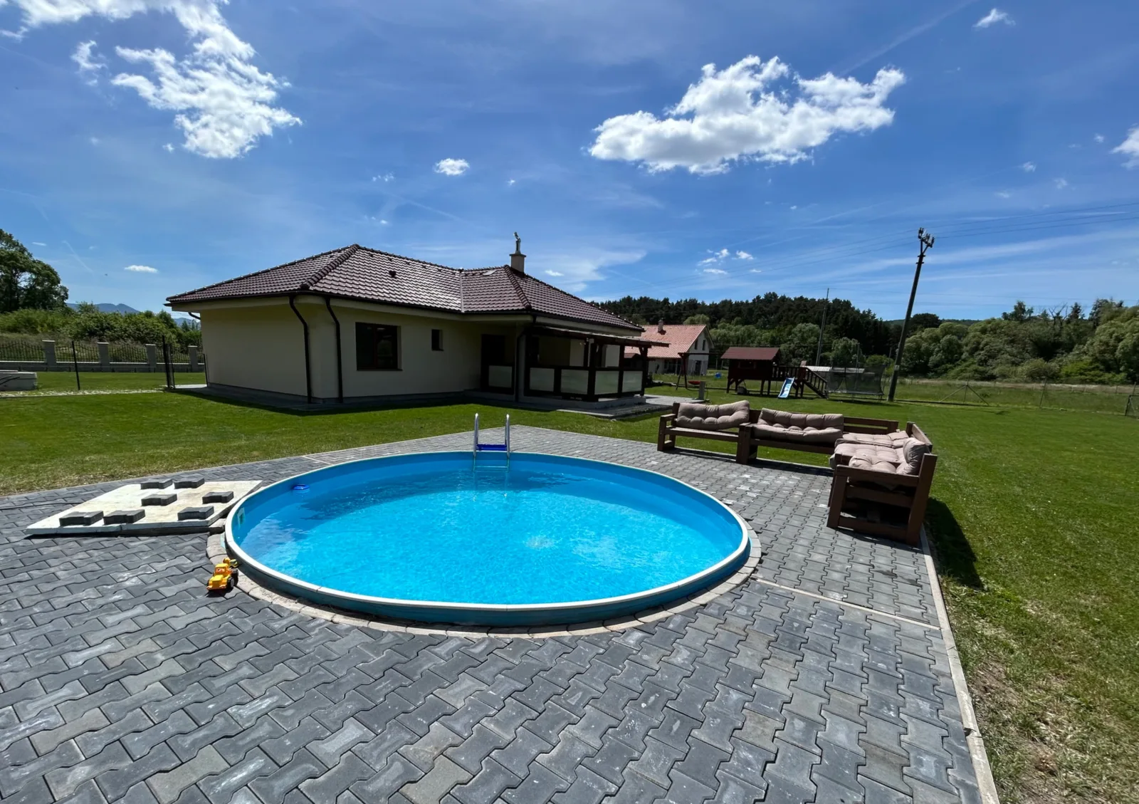 Bungalov pod horou — BUNGALOW w Valča