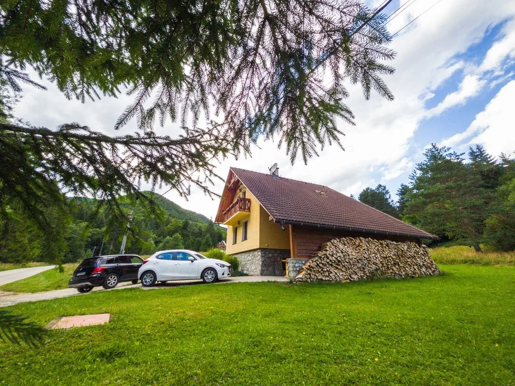 Chata Frlička — CHATA v obci Valča