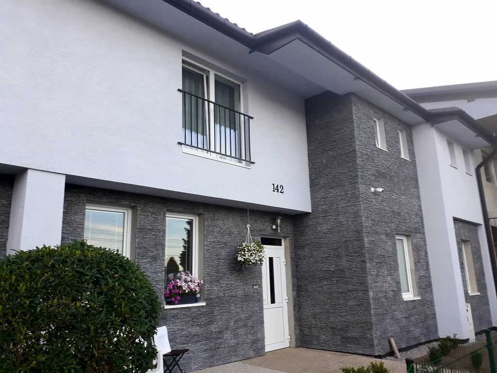 Apartmány a reštaurácia Pohoda Valča — APARTMENT in Valča