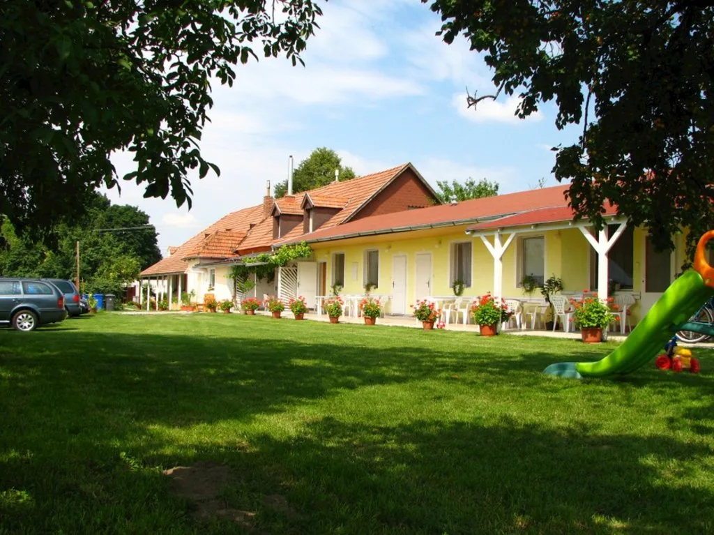 Apartmány stany karavany — CAMPINGPLATZ in Veľký Meder