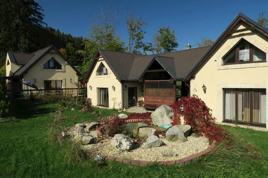 Three chalets — CHATA w Vrútky