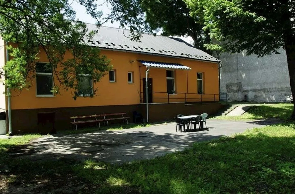 Ubytovňa Domovina — DOMEK w Vrútky