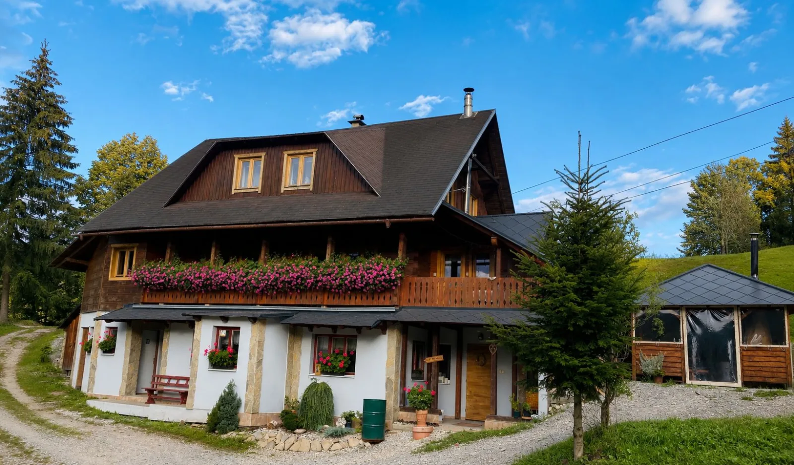 Drevenica Kozinec — DREVENICA u Zázrivá