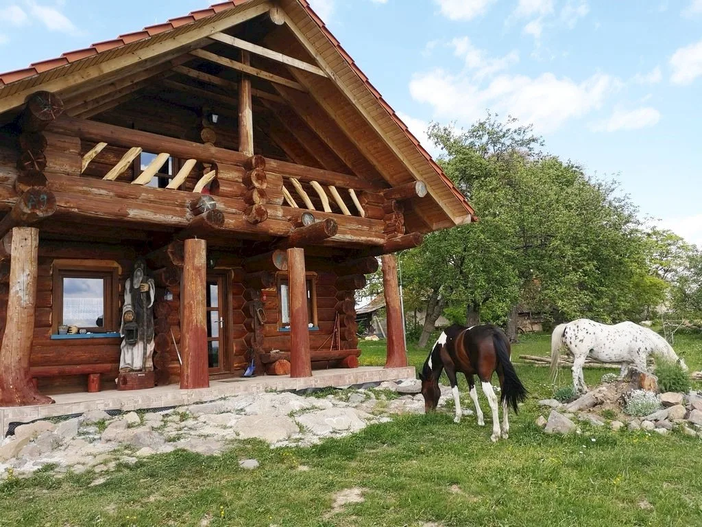 Zrub Dúbrava — DOM Z BALI w Zemiansky Vrbovok