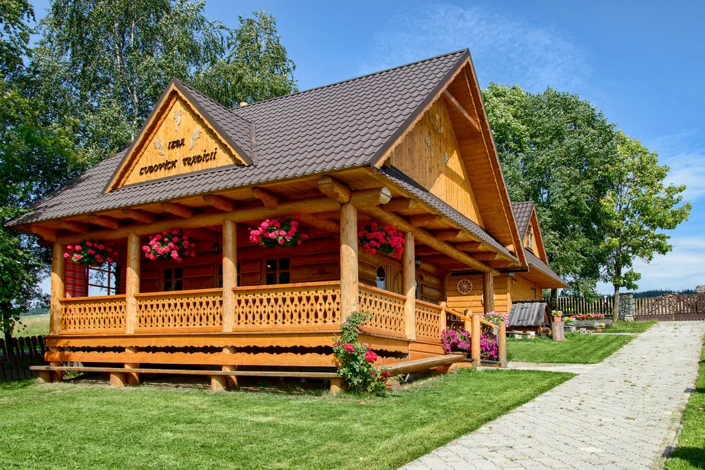 Drevenica Poniklec — FAHÁZ (RÖNK) itt: Ždiar