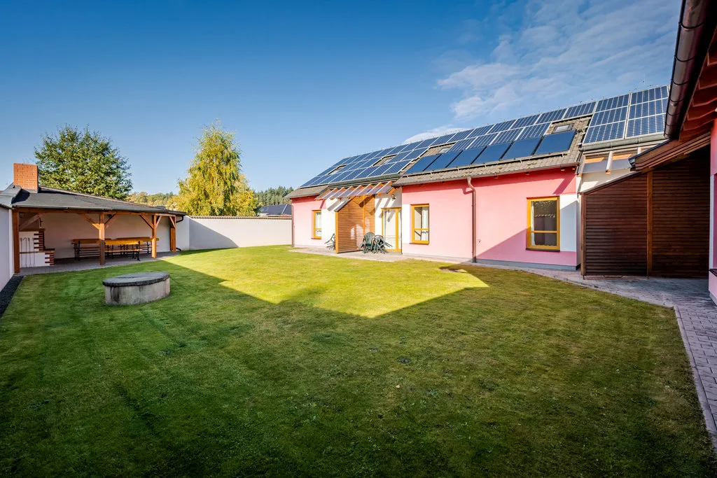 Penzion u Lužnice — GUESTHOUSE in Planá nad Lužnicí