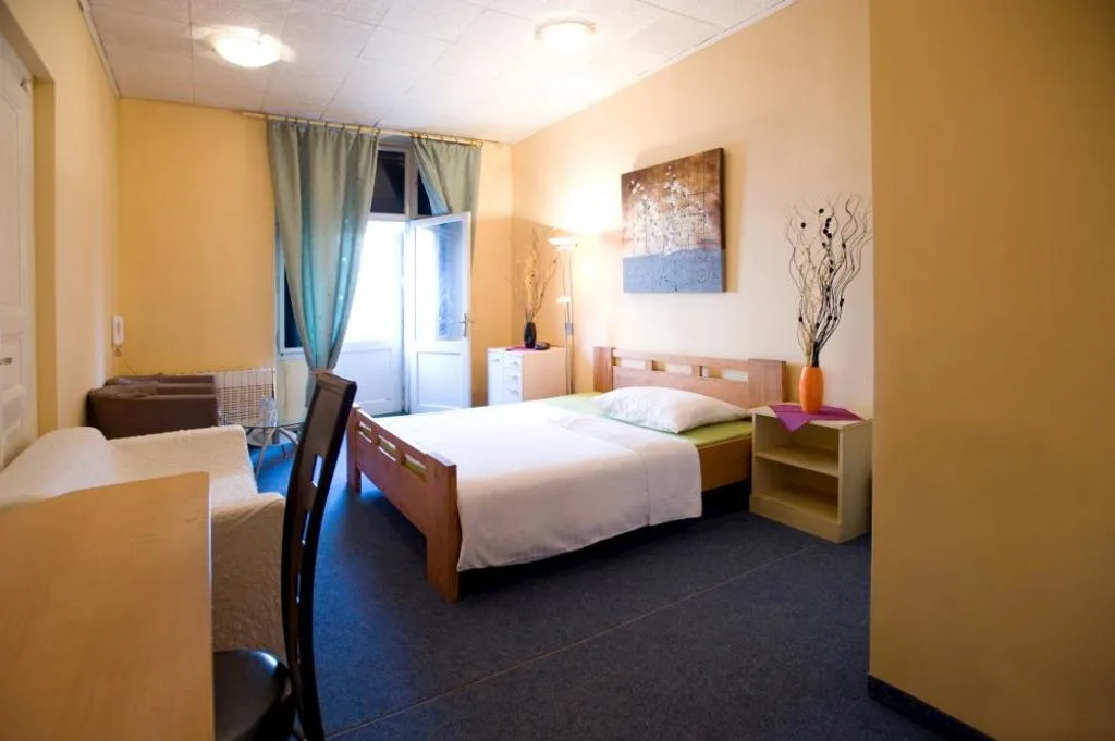Club Hotel Praha — HOTEL in Praha - Nové Město
