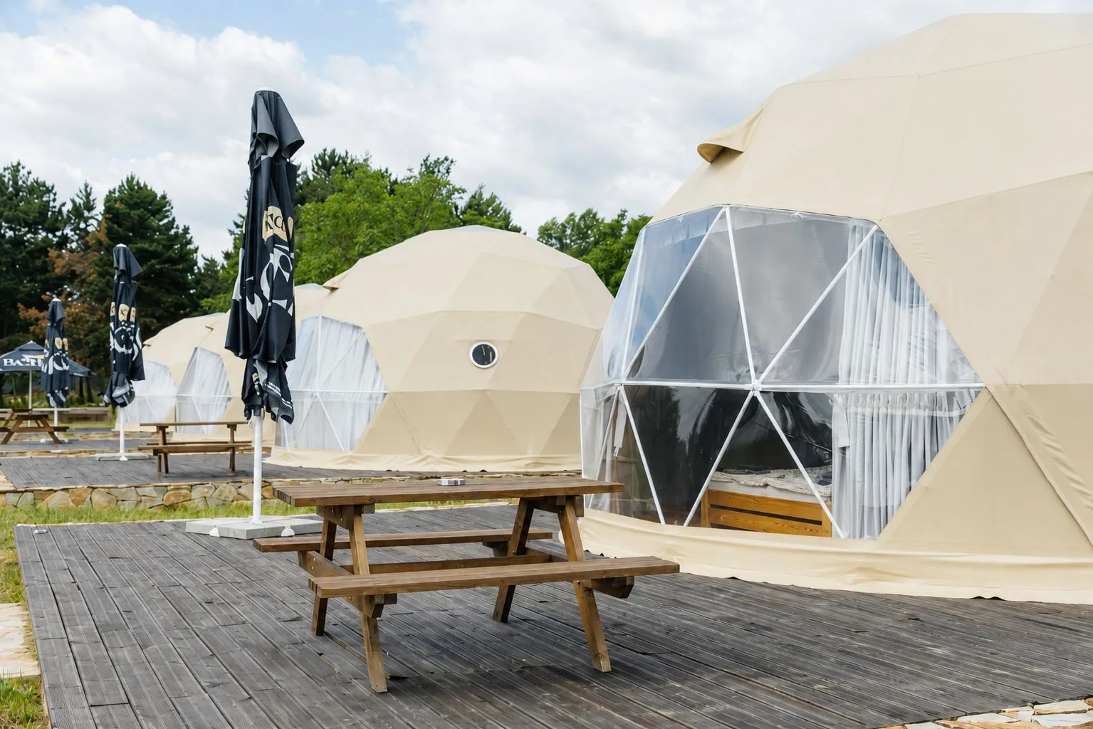 Glamping na Prague Louce — GLAMPING w Velká Chuchle