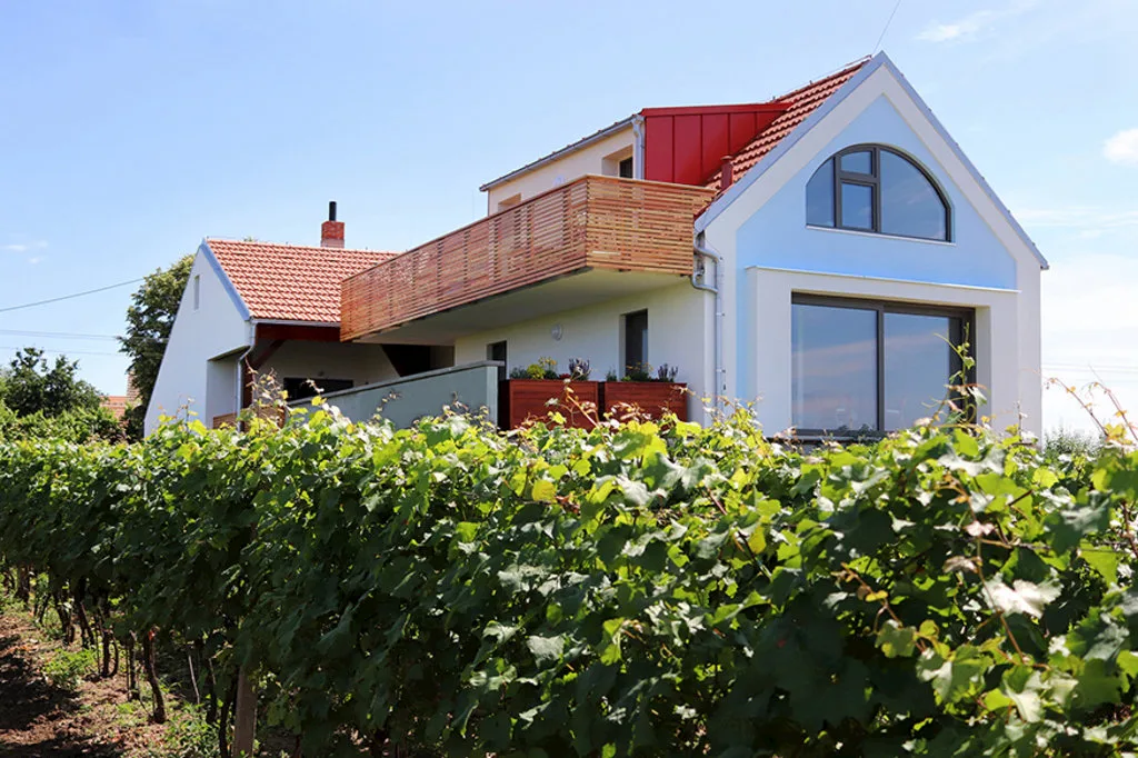 Vinařství U sv. Kříže — PENSION in Prušánky