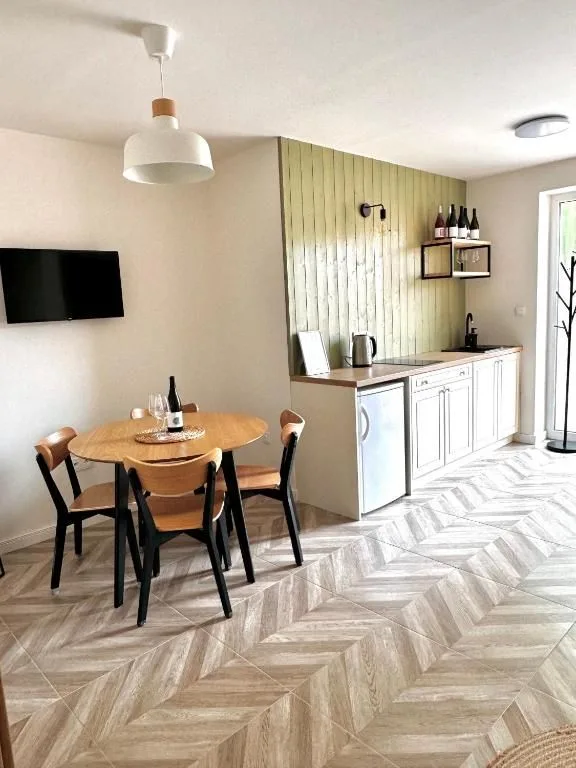 Apartmány Kopr Pálava — APARTMENT in Přítluky