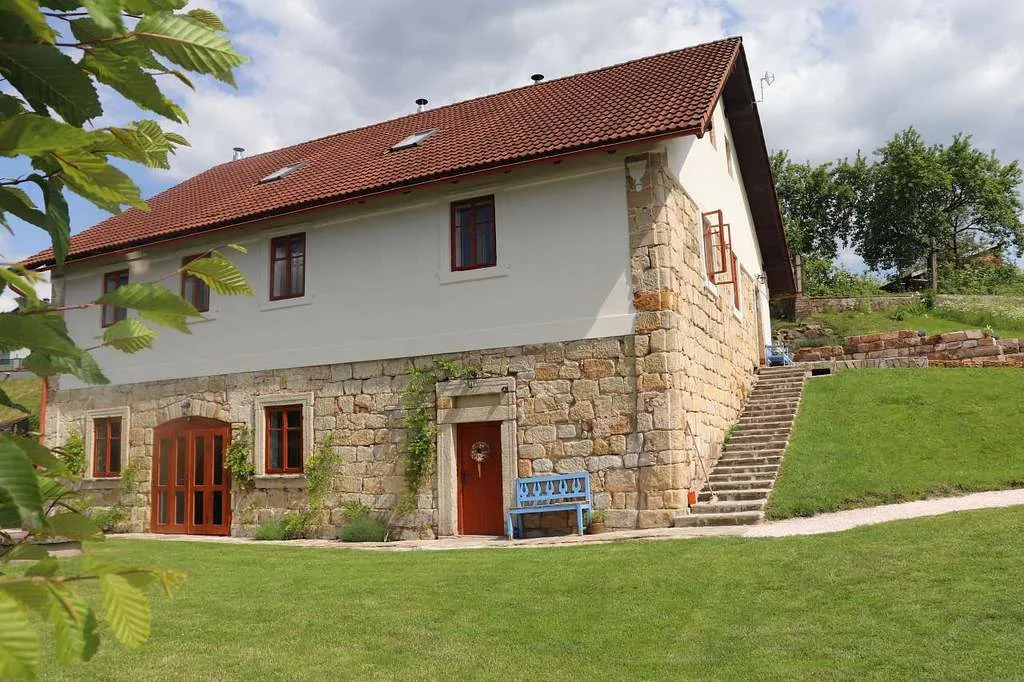 V Hradu — COTTAGE in Rovensko pod Troskami