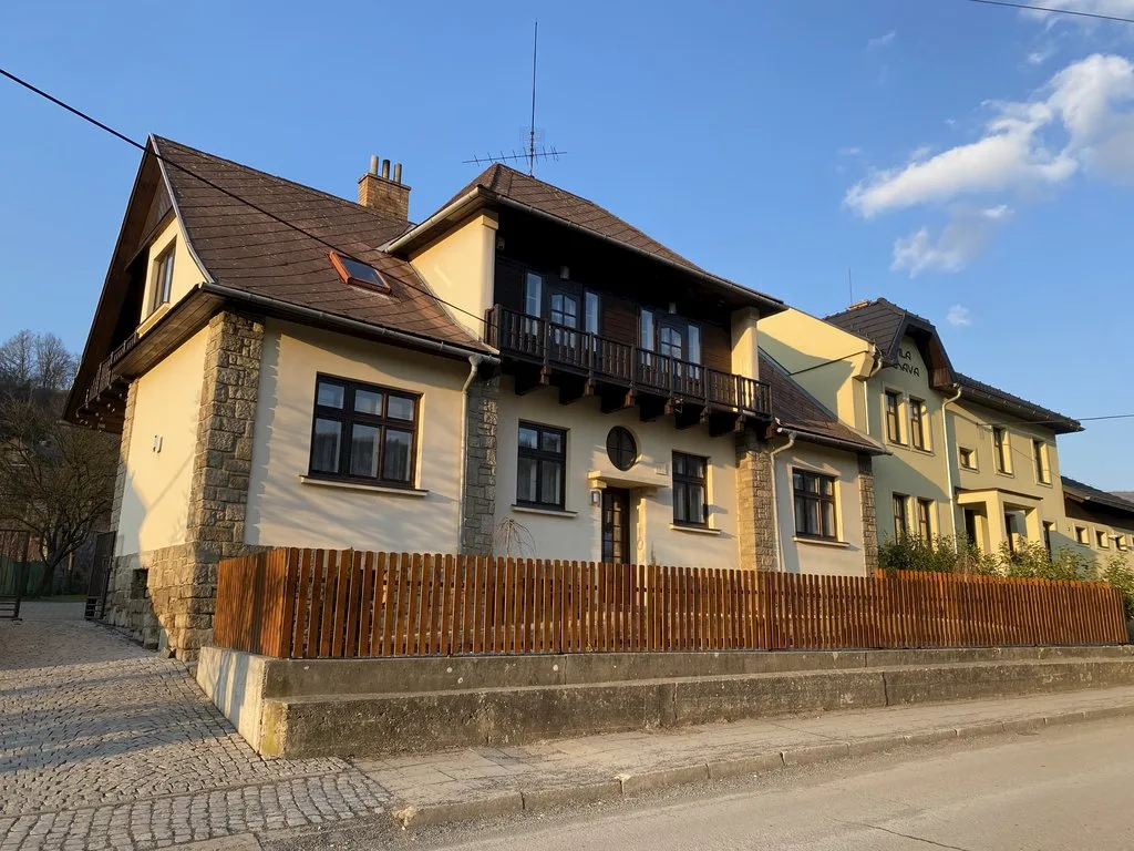 Valašská chalupa — NYARALÓ itt: Rusava