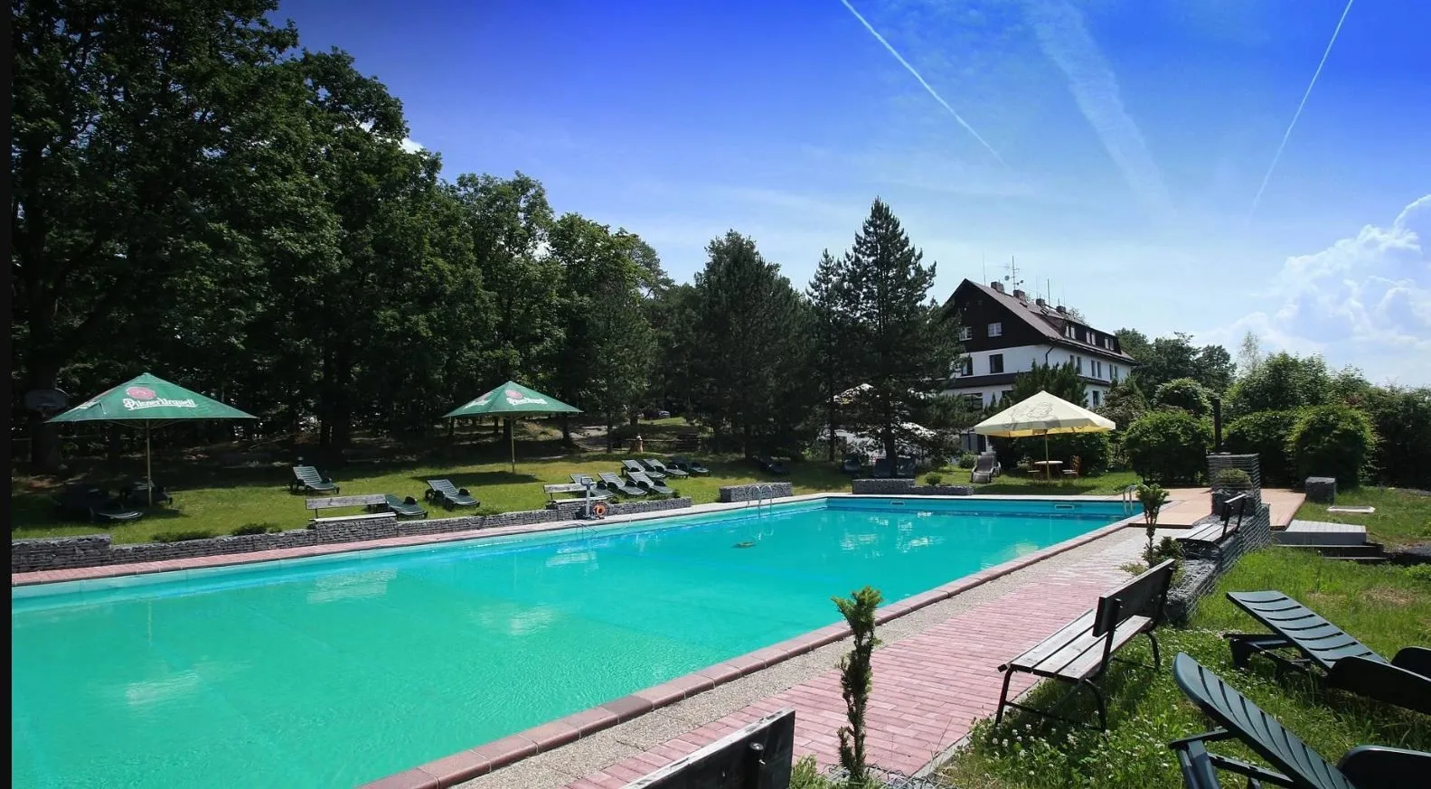 Hotel Hrazany — HOTEL w Sedlčany