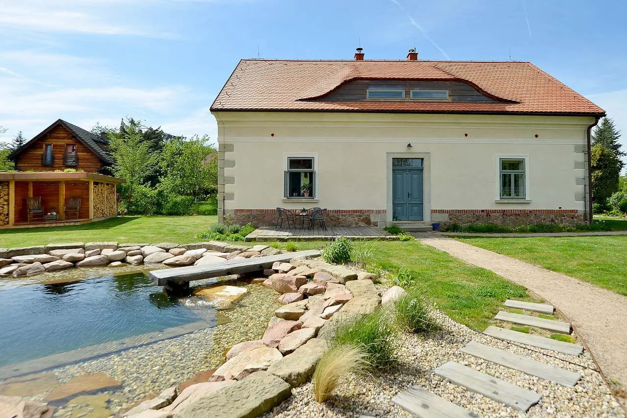 Prázdninový dům s koupacím jezírkem — COTTAGE in Svídnice