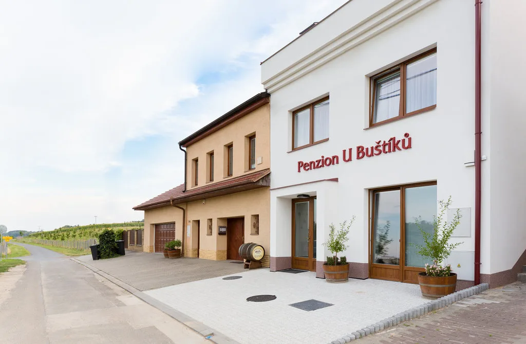 Penzion U Buštíků — GUESTHOUSE in Šardice