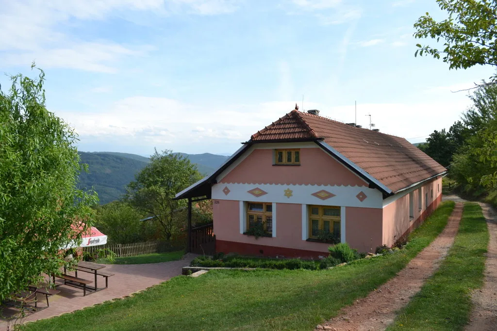 Chalupa nad údolím Vláry — CHALUPA v obci Štítná nad Vláří-Popov