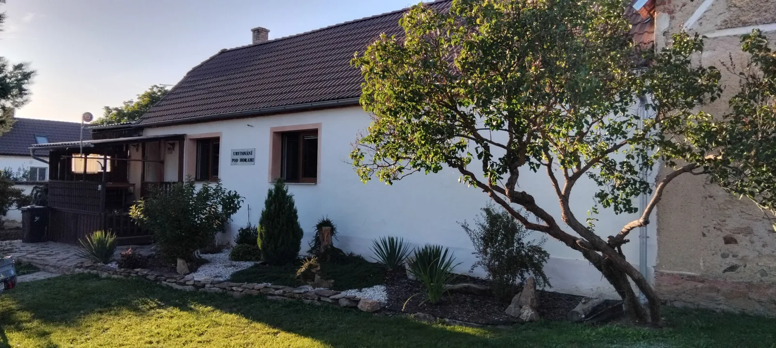Ubytování Pod Horami — COTTAGE in Temelín