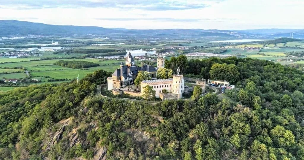 Penzion hrad Doubravka — PENZION v obci Teplice