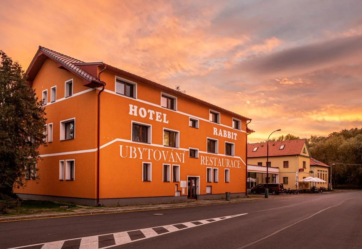 Hotel Rabbit — HOTEL in Trhový Štěpánov